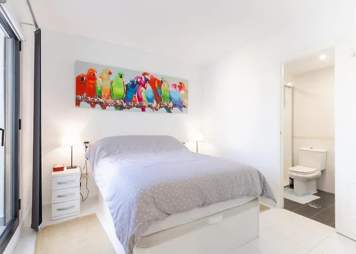 Old City Penthouse With Fantastic Views & Parking